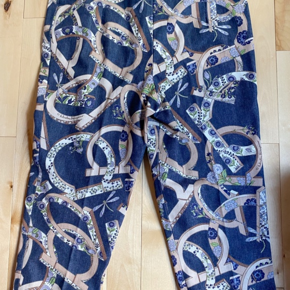 Custom-made capris using Ferragamo fabric - Picture 3 of 5